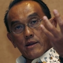 Aburizal Bakrie: Kenapa Jas dan Bukan Batik?