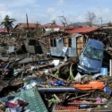 Ribuan Orang Berziarah ke Pemakaman Massal Korban Topan Haiyan