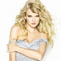Taylor Swift, Dihadiahi Liontin Emas Gambar Kucing