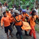 8 Korban Tewas, 100 Lainnya Masih dalam Pencarian