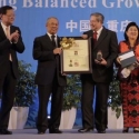 Peduli Etnis Tionghoa, SBY Mendapat Award dari World Chinese Economic Forum