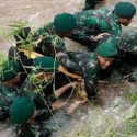 Ratusan Prajurit TNI Berjibaku Cari Korban
