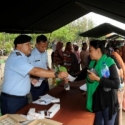 Sambut Natal 2014, TNI Gelar Bhakti Sosial di Teluk Naga