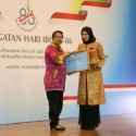 Rita Widyasari Diganjar Anugerah Parahita Ekapraya (APE) Tingkat Utama