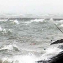 Penyelam Pindah ke Kapal Catamaran untuk Bisa cari ke Bawah Laut