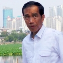 Jokowi Dongkrak Citra Lewat Penurunan Harga BBM