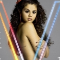 Selena Gomez, Topless di Majalah Tampang Masih Bocah