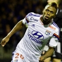 Clinton Nâ€™Jie Angkat Topi