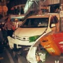 Avanza Seruduk Traffic Light  Bundaran HI