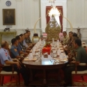 Undangan Makan Siang ke Istana untuk Membungkam Mahasiswa