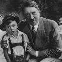 Pernah Foto Bareng Hitler, Pria Ini Mengaku Jadi Mesin Propaganda Nazi