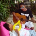 Andre dan Tamara Hibur Anak Disabilitas di Bali