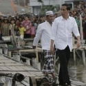 Presiden Jokowi Disambut Meriah Ribuan Nelayan di Pantai Teluk Penyu