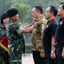 Panglima TNI Sematkan Brevet dan Jaket