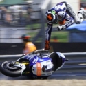 Rossi Gagal Podium, Lorenzo Tersungkur