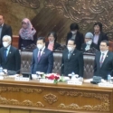 Ketua DPR Jawab Kritikan soal Masker Paripurna