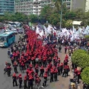 Ribuan Buruh Jalan Kaki Bandung-Jakarta Jelang Mogok Nasional