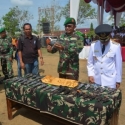 Warga Mesuji Serahkan Senpi Ilegal Ke Aparat TNI