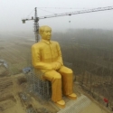 Patung Raksasa Mao Zedong Dibangun Di Tengah Sawah