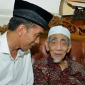 Dua Hal Yang Disampaikan Mbah Moen Saat Diterima Jokowi