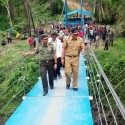 Pemda Kolaka-TNI AD Bangun Jembatan Gantung