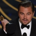 Leonardo DiCaprio Sabet Piala Oscar Perdana