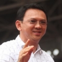 Ahok Janji Belikan HP Kamera Untuk Ibu Tuti