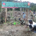 Prajurit Kostrad Bersama Masyarakat Keerom Tanam 2000 Pohon Lindung