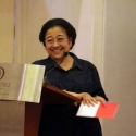 Megawati Ingatkan Pemerintah Untuk Sejahterakan Bidan