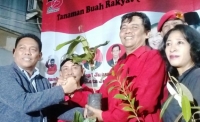 Serahkan Bibit Buah