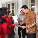 Ahok Kenakan Batik Serupa Saat Ke KPK