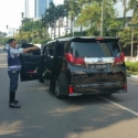 Ngotot Terobos CFD, Sopir Anggota DPR Ini Adu Mulut Dengan Kadishub DKI