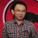 <i>Risma Dan Djarot Menenggelamkan Ahok</i>