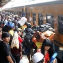 Jumlah Penumpang Kereta Di Senen Naik Seribu Orang