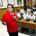 Direksi Telkom Motivasi Anak anak SMA Madura