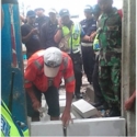 Warga Pademangan Barat Kesal Akses Jalan Ditutup PT KAI