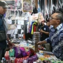 Usai Jumatan, Ketua MPR Blusukan Ke Pasar Raya Padang
