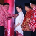 Puan Maharani Terima Anugerah Warga Kehormatan Sulawesi Utara