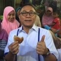 Ketua MPR Borong Kue Dan Sayur Di Pasar Jero Bumiayu