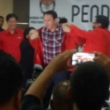 Ahok Pakai Jas Merah Bamusi Usai Resmi Jadi Cagub