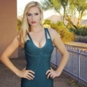 Paige Spiranac, Berlatih Di Bawah Guyuran Hujan