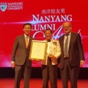 Kapolri Terima Nanyang Alumni Achievement Award 2016