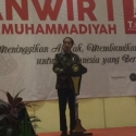 Ikut Salam Ala Pemuda Muhammadiyah, Jokowi Takbir