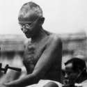 Sandal Jepit Bergambar Mahatma Gandhi Dijual Di Amazon, India Geram