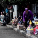 Puluhan PKL Menjamur Di Area Luar Persidangan Ahok