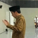 Heran, Kok Jokowi Jadi Imam Shalat Padahal Bacaan Qur'annya Kacau