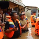 Presiden PKS Terjun Langsung Ke Lokasi Banjir Di Cipinang Bali