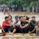 Peringatan BNPB: Pukul 01.20 WIB Permukiman Bantaran Sungai Di Jakarta Terendam Banjir