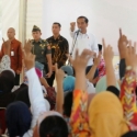 Ribuan Warga Mempawah Menerima Kartu Pemberian Jokowi