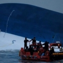 Keluarga Korban Pantau Pengangkatan Kapal Sewol